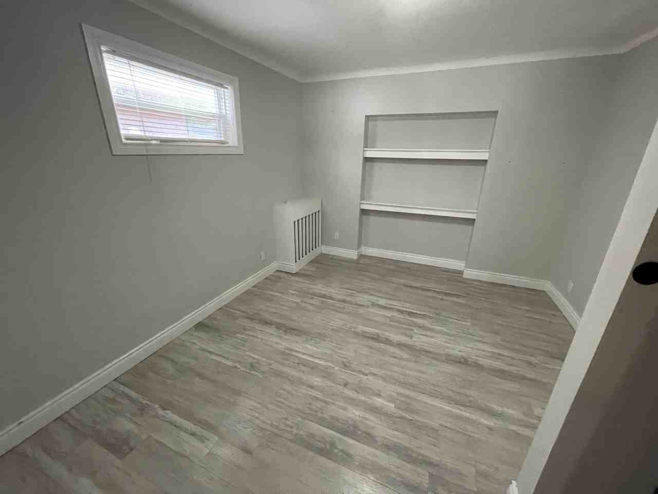 957 Pelissier St - Photo 5 of 26