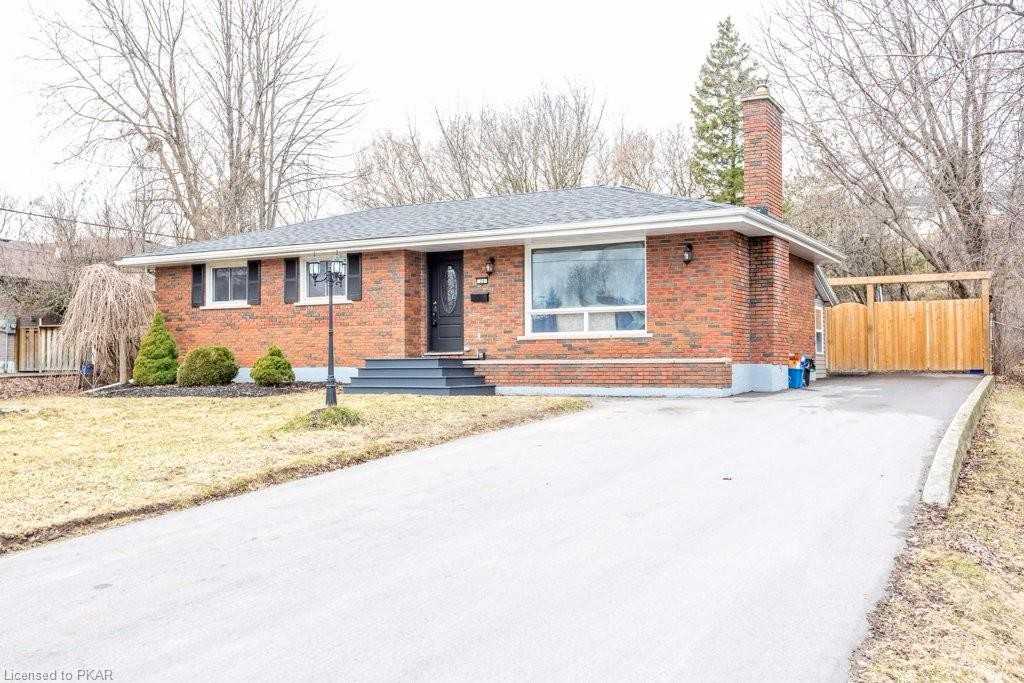 29 Kawartha Heights Blvd Lowr - Photo 2 of 11