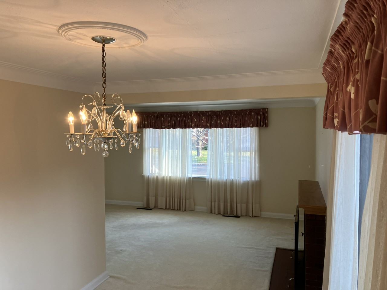 840 Denison Cres - Photo 3 of 6