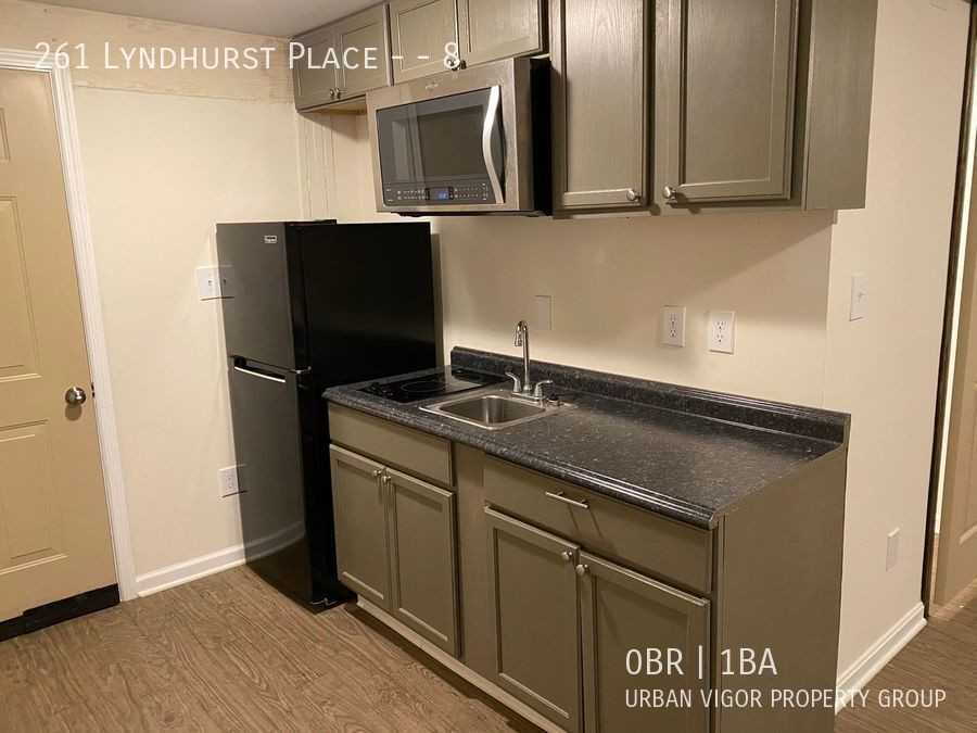 261 Lyndhurst Pl #8 - Photo 3 of 18