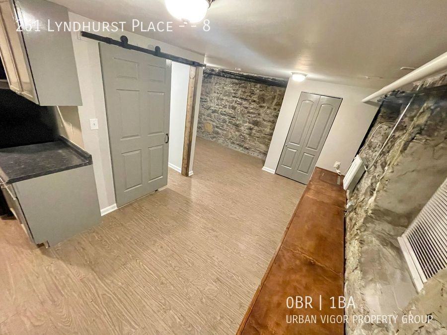 261 Lyndhurst Pl #8 - Photo 5 of 18