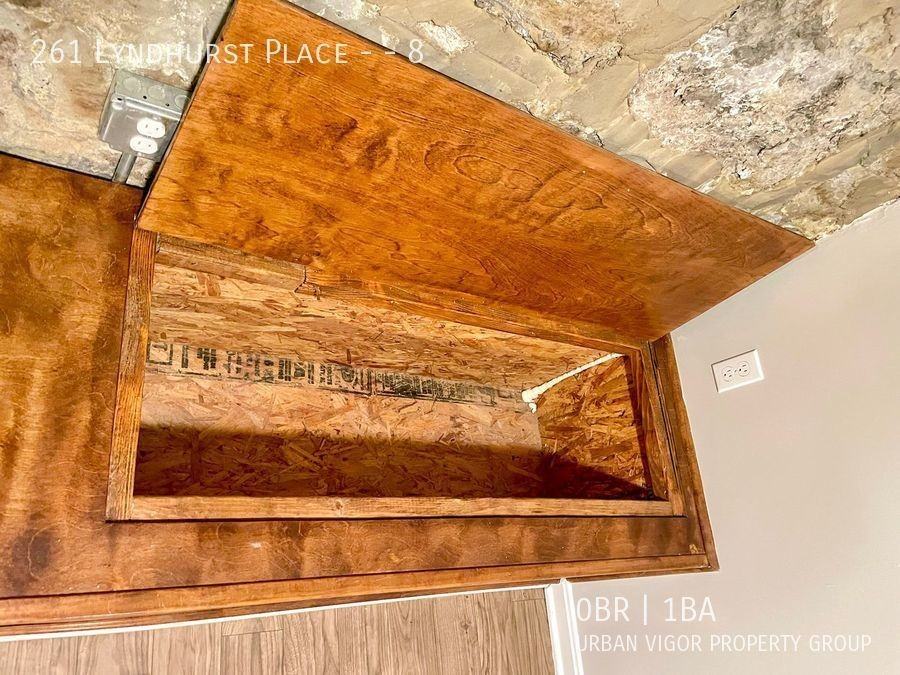 261 Lyndhurst Pl #8 - Photo 6 of 18