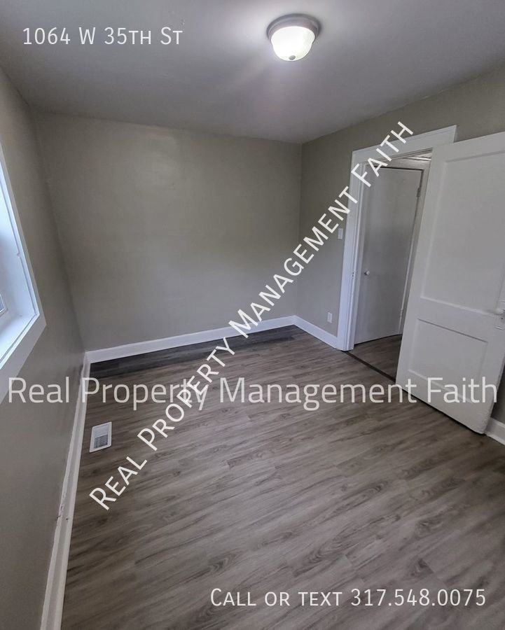 1064 W 35th St - Photo 3 of 10