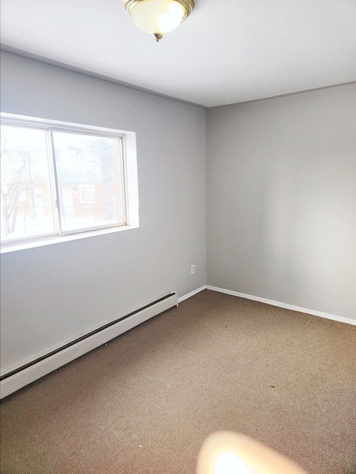76 Brybeck Crescent - Photo 2 of 10