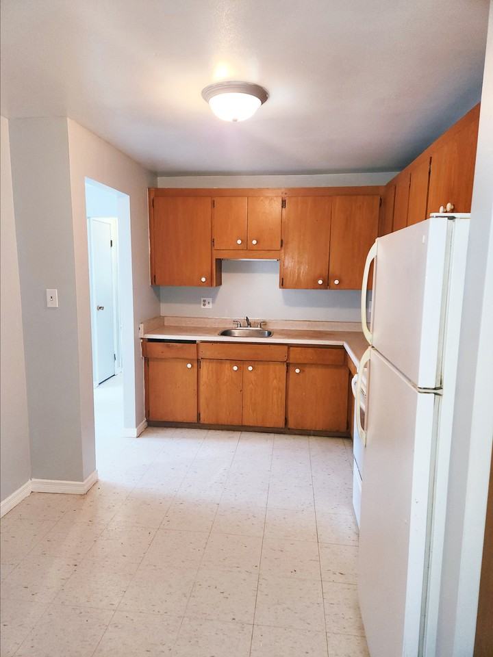 76 Brybeck Crescent - Photo 3 of 10