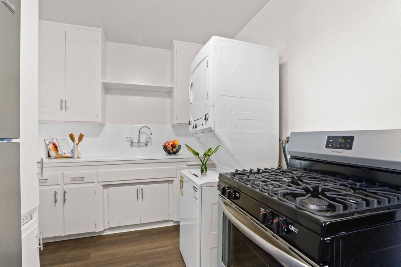 Washington Place Apartments - Photo 2 of 11