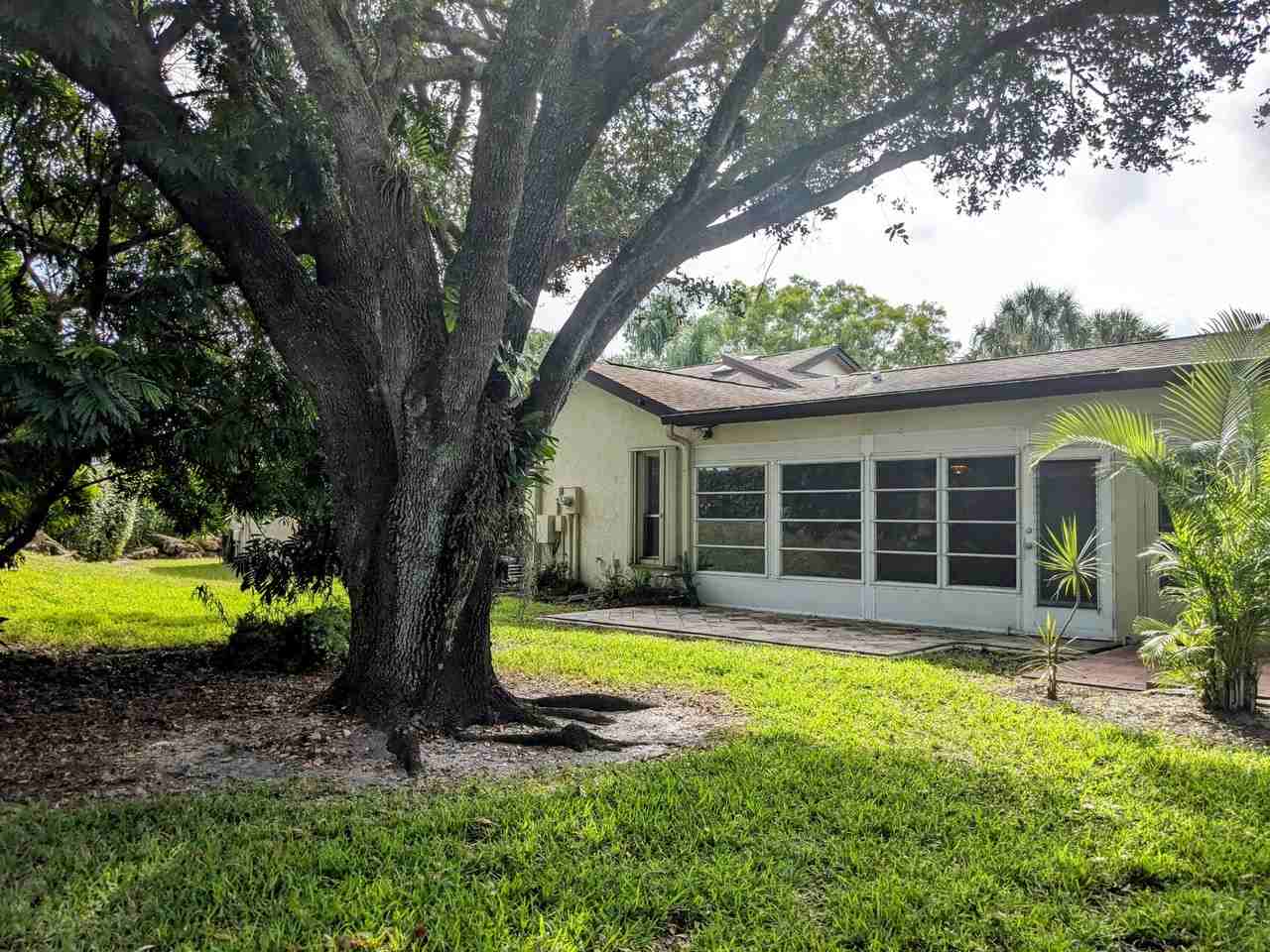 102 Village Walk Dr - Photo 2 of 31