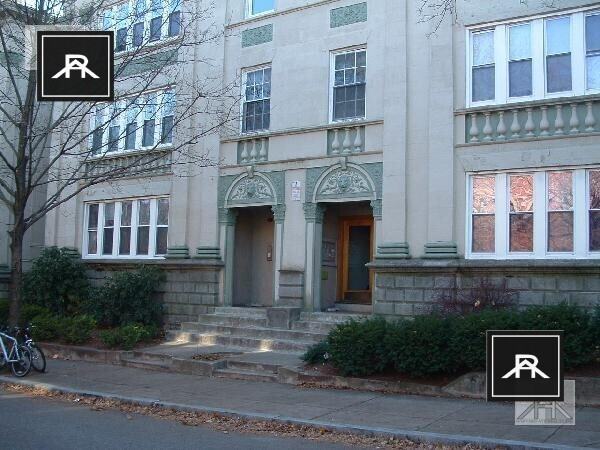 52 Egmont St #3 - Photo 3 of 3
