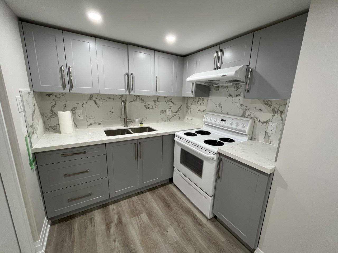 1603 Wavell Cres - Photo 3 of 7
