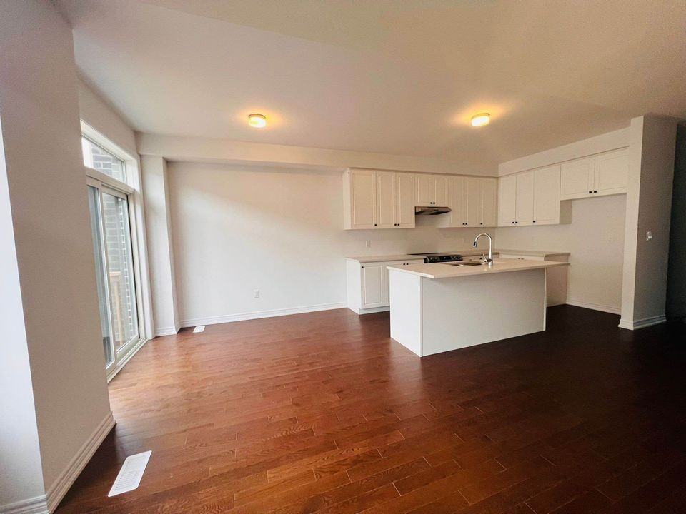 83 Milady Crescent - Photo 3 of 14