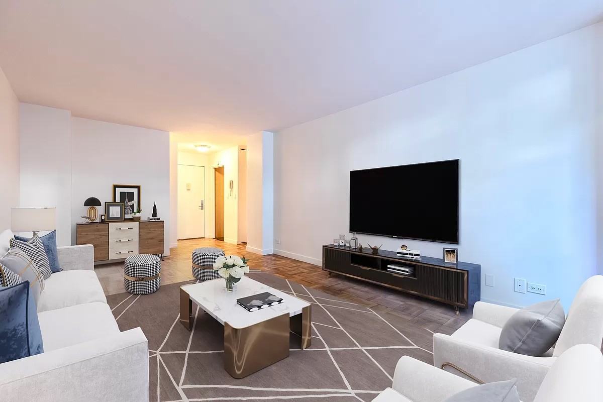 242 E 49th St #2 - Photo 5 of 7