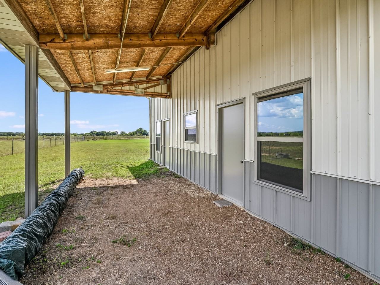 2056 Ranch Road 165 - Photo 3 of 35