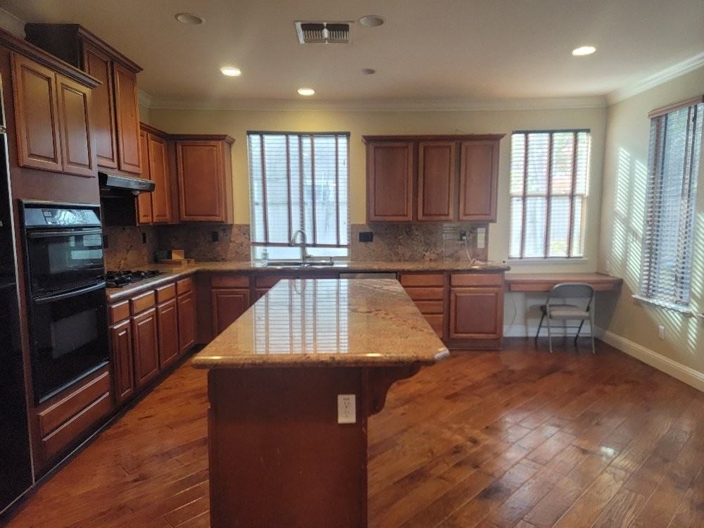 1084 Elsworth Way - Photo 3 of 27