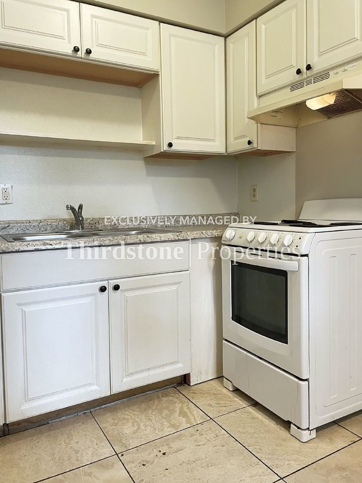 7338 Linda Dr - Photo 2 of 8