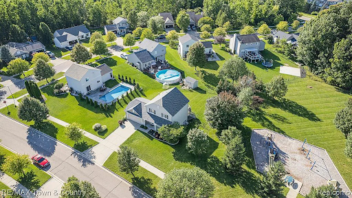 991 Waters Edge Ln - Photo 2 of 24