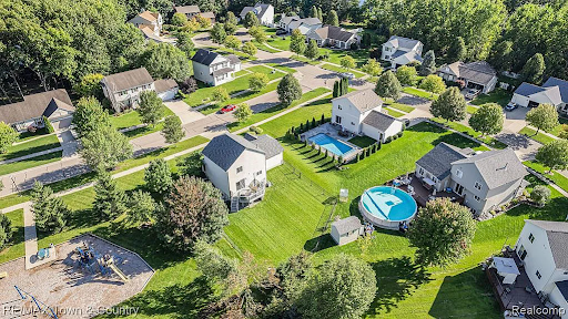 991 Waters Edge Ln - Photo 3 of 24