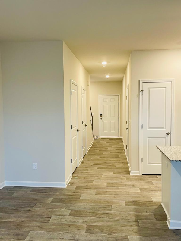 425 Tevis St - Photo 6 of 24