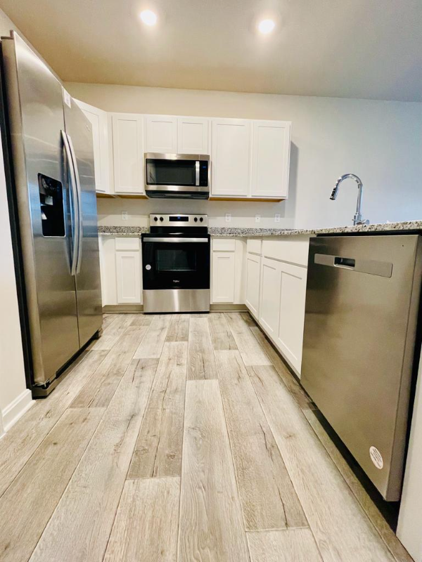 425 Tevis St - Photo 7 of 24