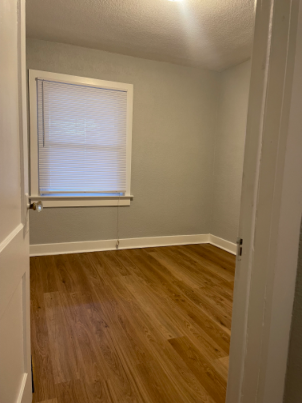 914 W 4th St - Photo 5 of 19