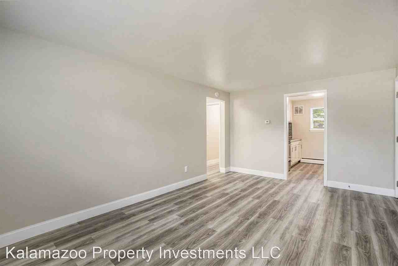 103 Devon Ave - Photo 3 of 17