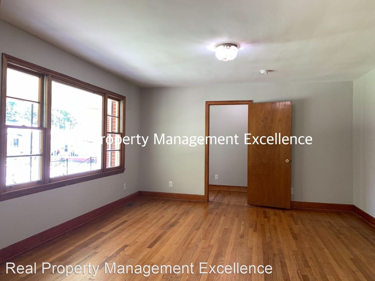 201 N Elm St - Photo 3 of 30