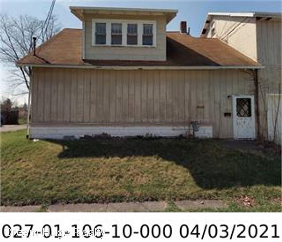 208 Blymyer Ave, Mansfield, OH 44903 3 Bedroom House for 900/month