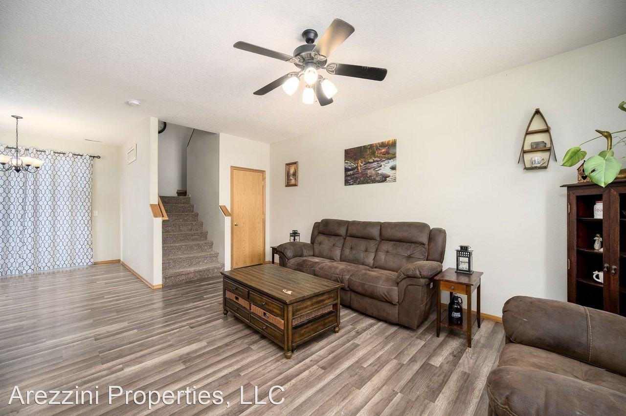 1295 Crystal Ln - Photo 3 of 29