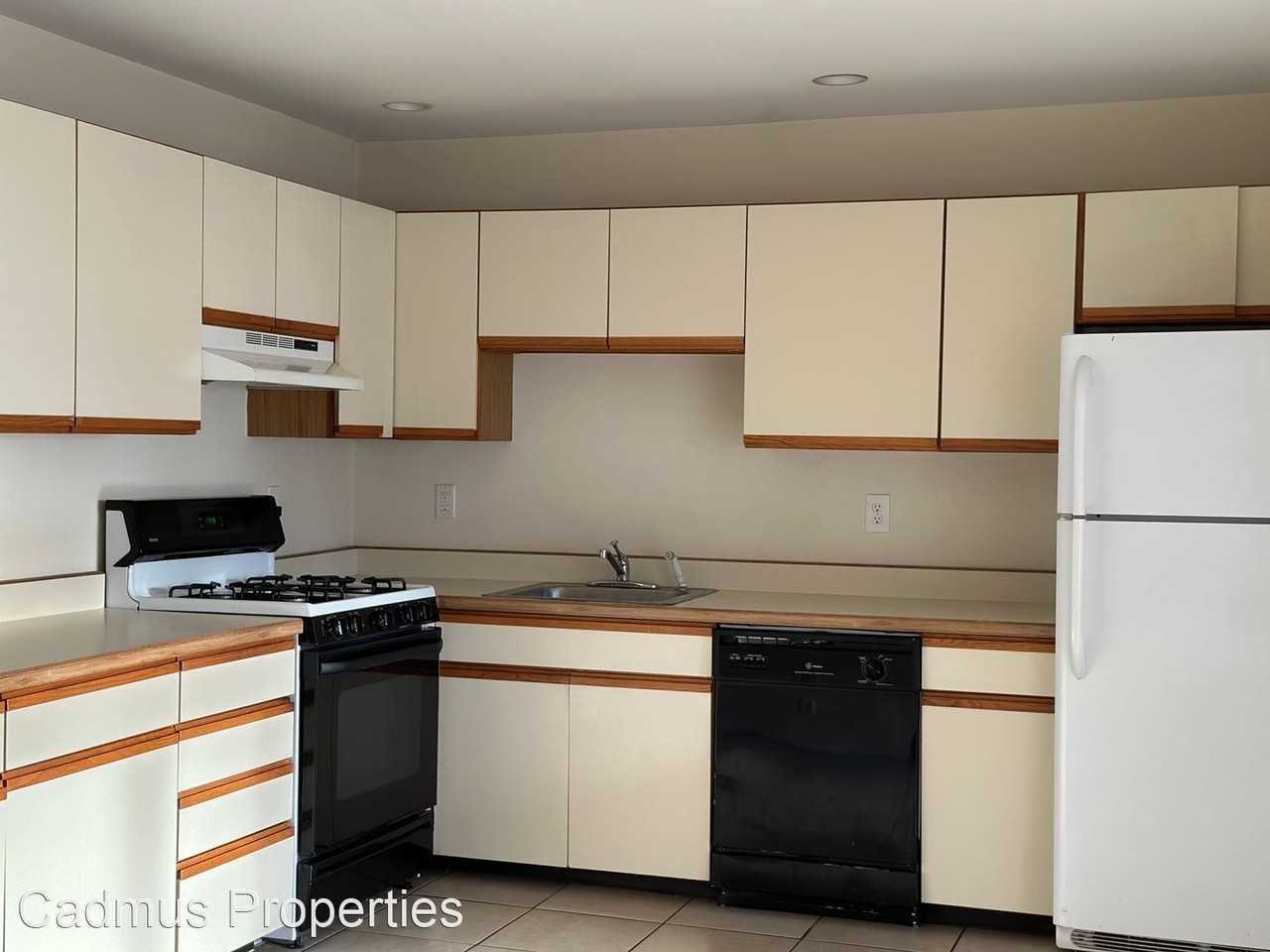 3 SHORE DRIVE - Photo 2 of 12