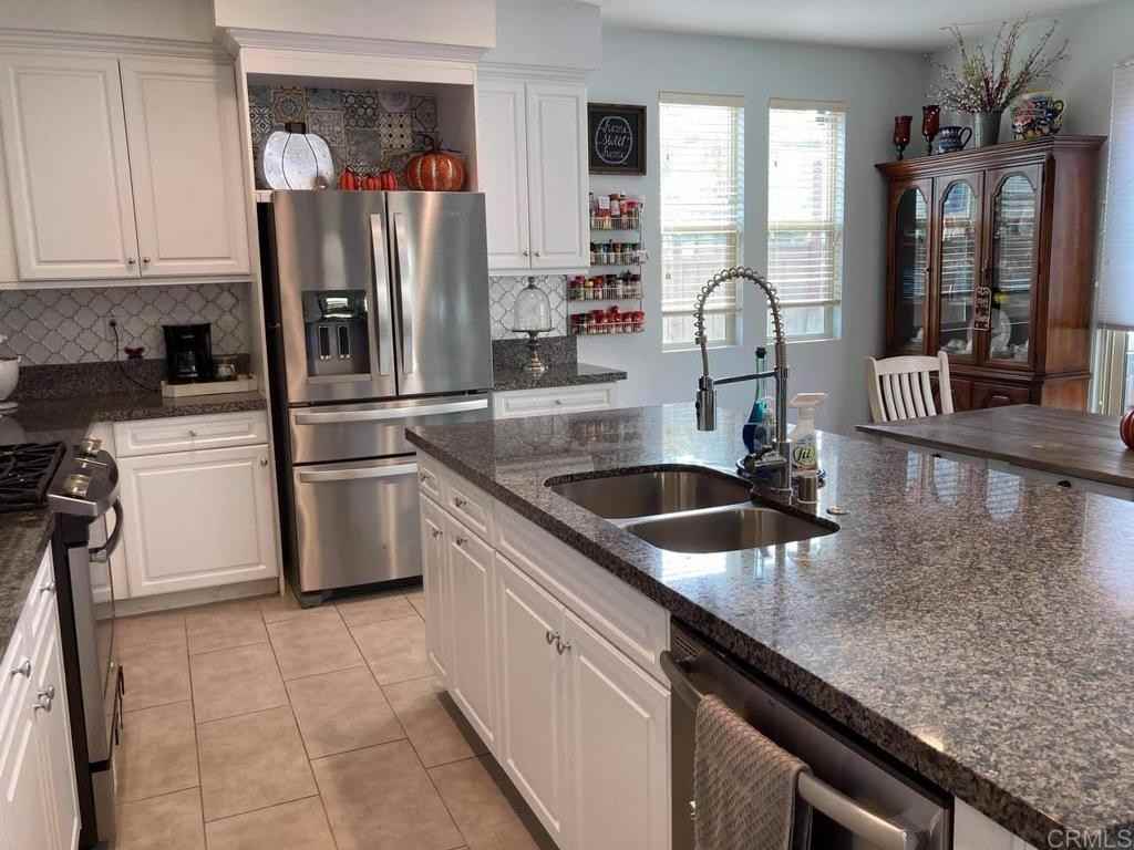 948 Rolling Dunes Way - Photo 2 of 11