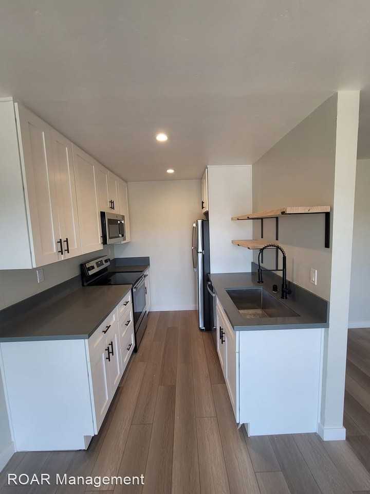 2120 Mission Avenue - Photo 2 of 16