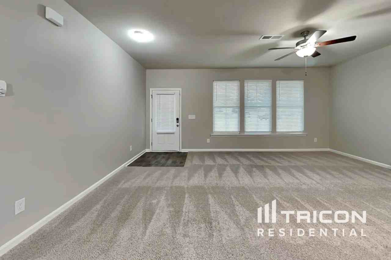 687 Ragan Ct - Photo 2 of 34