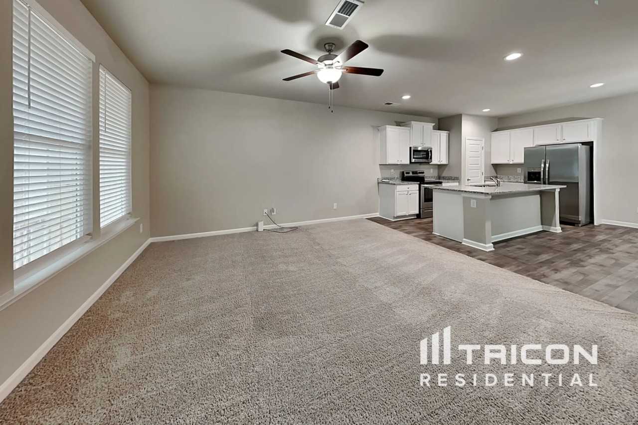687 Ragan Ct - Photo 3 of 34