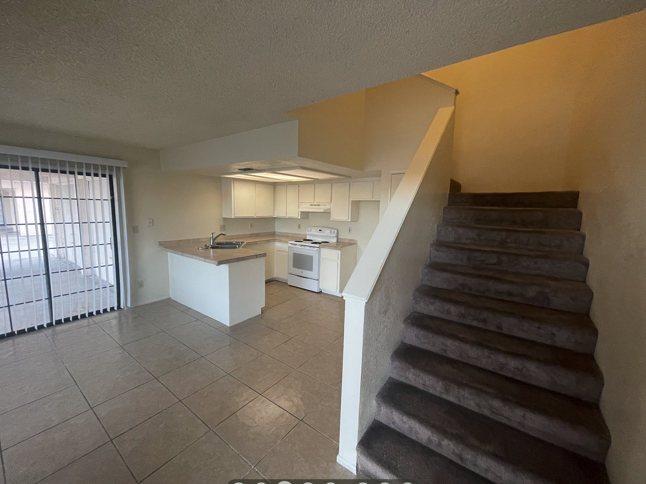 424 Anna Cir - Photo 2 of 12