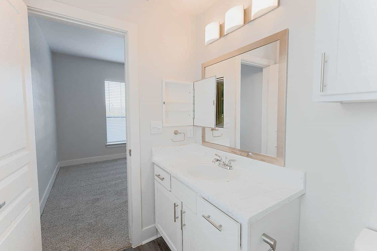 Broadstone Colonnade Apartments - Photo 5 of 50