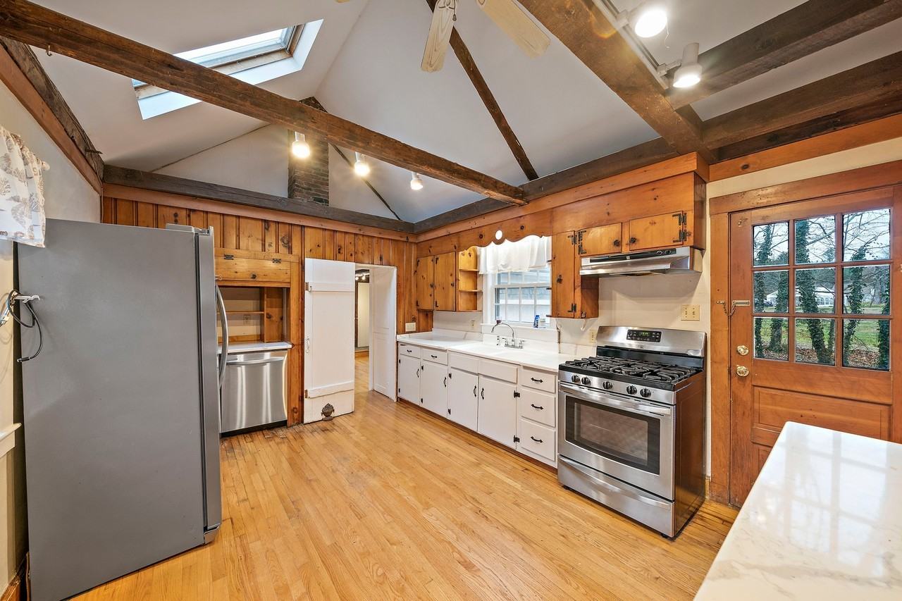 525 Mattakeesett Street #1 - Photo 3 of 18