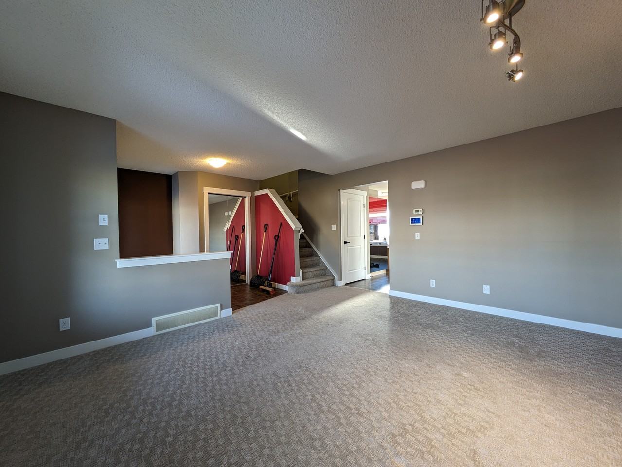 27 Saddlebrook Gardens Northeast - Photo 2 of 22