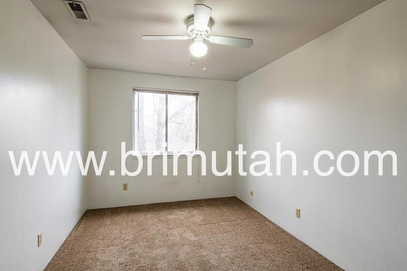 525 E St - Photo 3 of 15