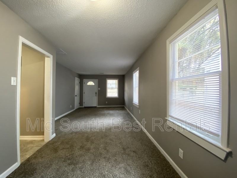 906 Gaither Cv - Photo 2 of 8