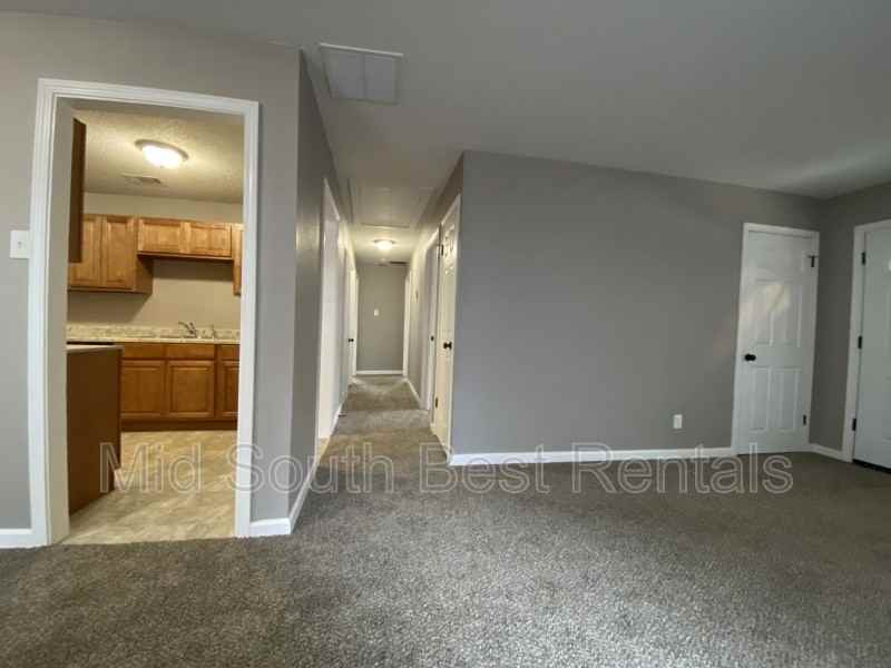 906 Gaither Cv - Photo 3 of 8