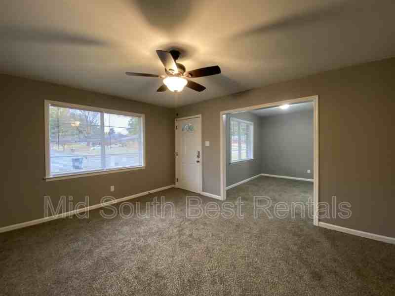 3076 Beauchamp Dr - Photo 2 of 8