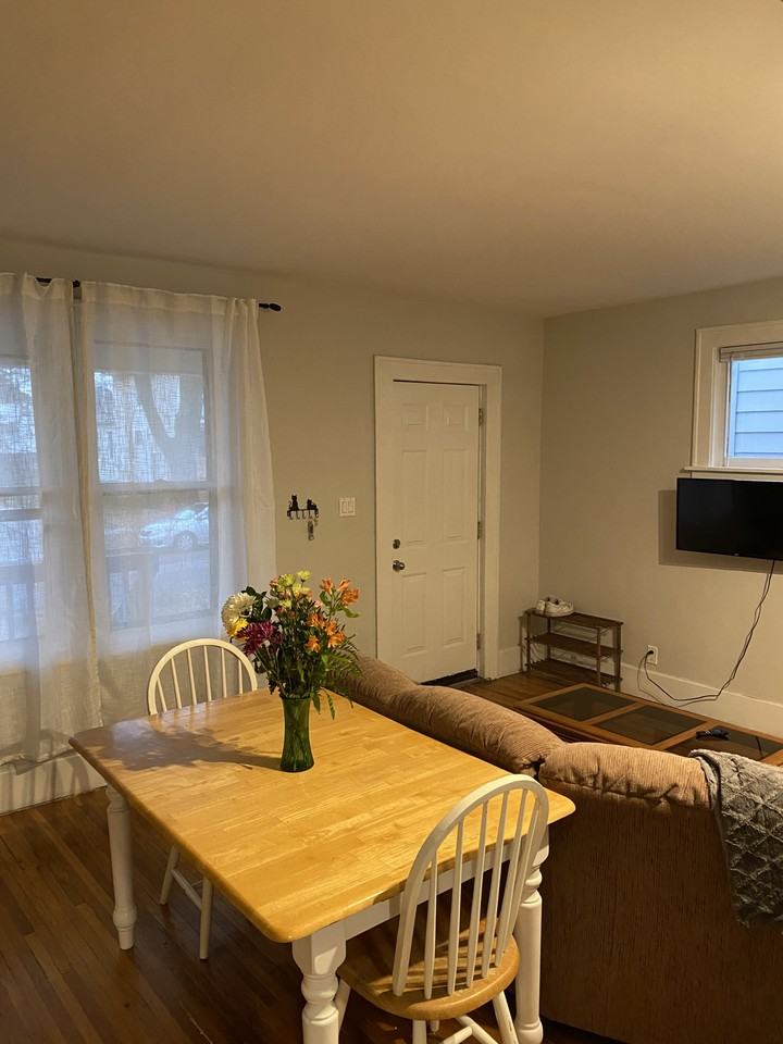 363 McEwan Avenue, Windsor, ON N9B 2E5, CAN 1 bedroom House Rental