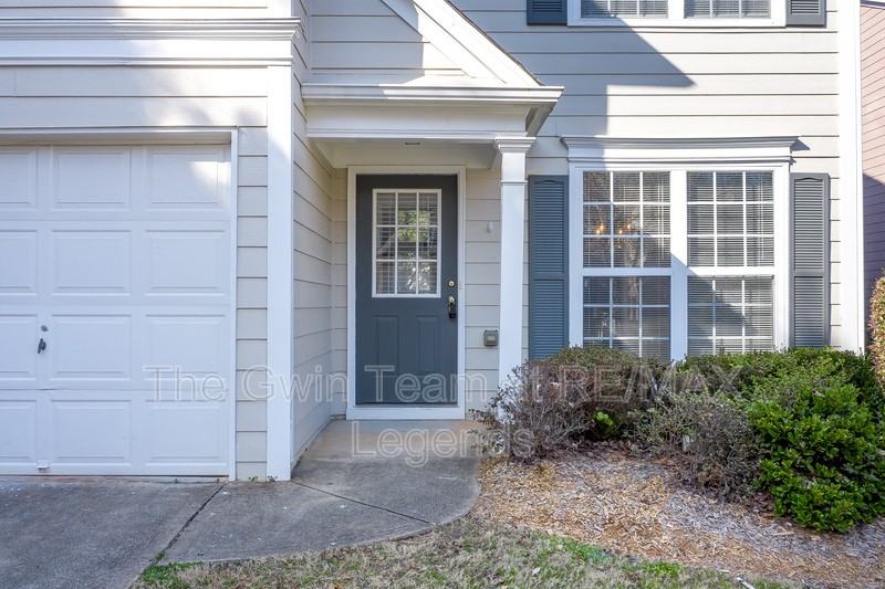 680 Alstonefield Dr - Photo 3 of 47