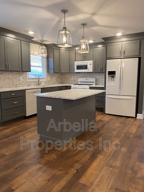 190 Mary St - Photo 3 of 27