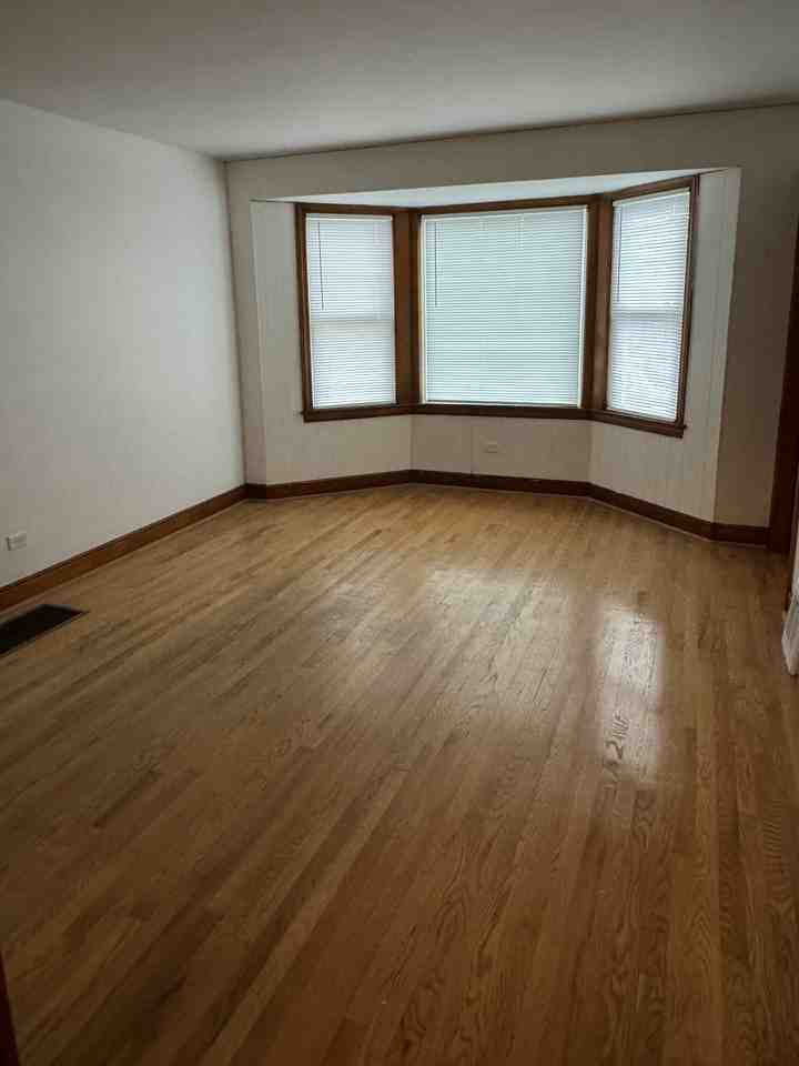 5543 S Richmond St #NA - Photo 2 of 10
