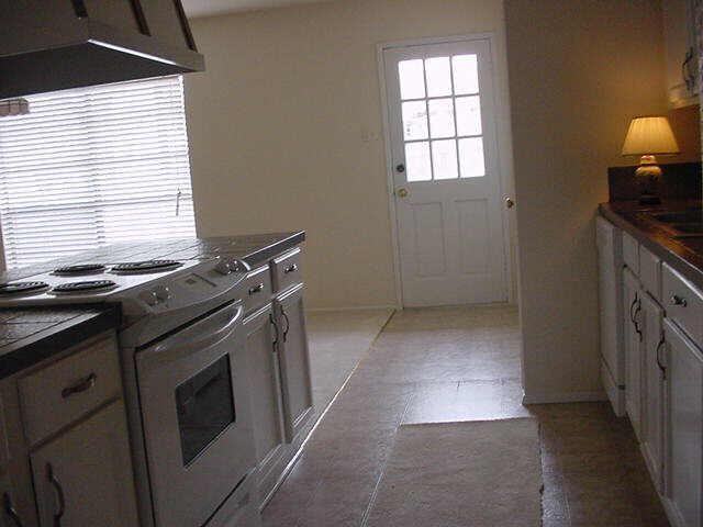 531 Ridgemont Dr - Photo 2 of 9