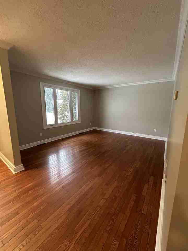 1290 Lillian Blvd - Photo 2 of 13