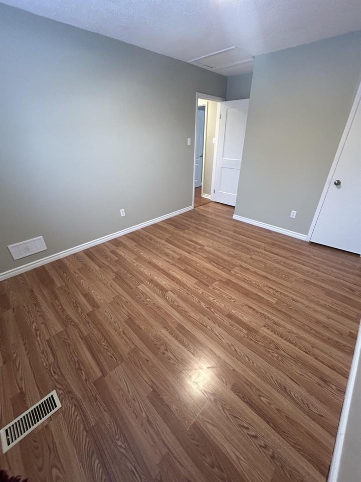 1290 Lillian Blvd - Photo 3 of 13