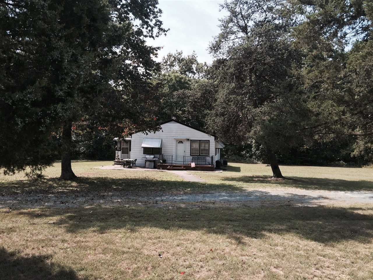 1846 Mallory Rd - Photo 2 of 15