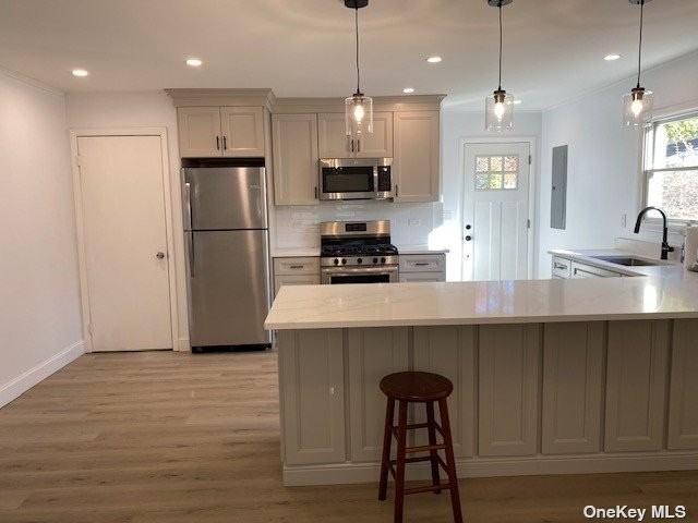 1625 Queen St - Photo 3 of 14