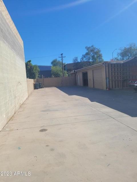 448 S Robson - Photo 2 of 5